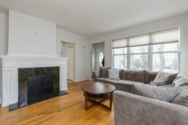 Photo - 39 Linwood Ave