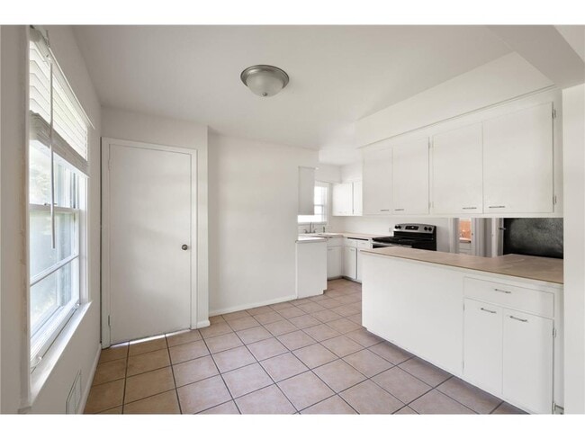 Photo - 3825 Ewing Ave S