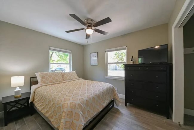 Photo - 7016 S De Soto St