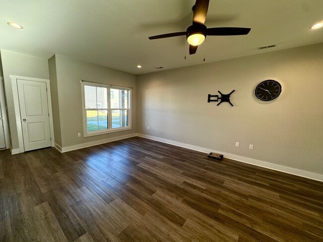 Photo - END UNIT Sunburst Villa Luxury Townhouse WITH BASEMENT