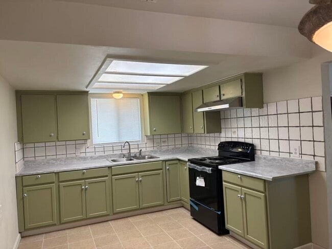 Photo - 842 W Alamos Ave