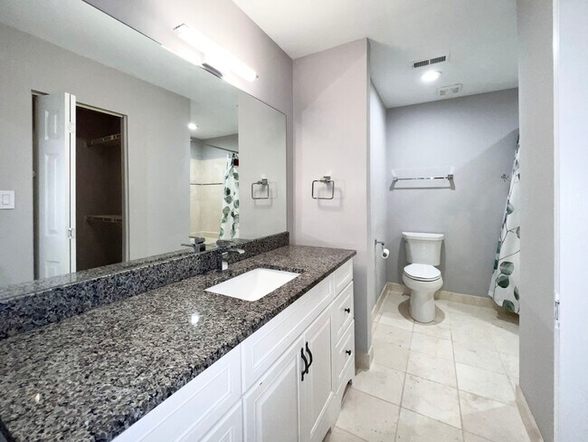 Photo - 221 New Kent Pl