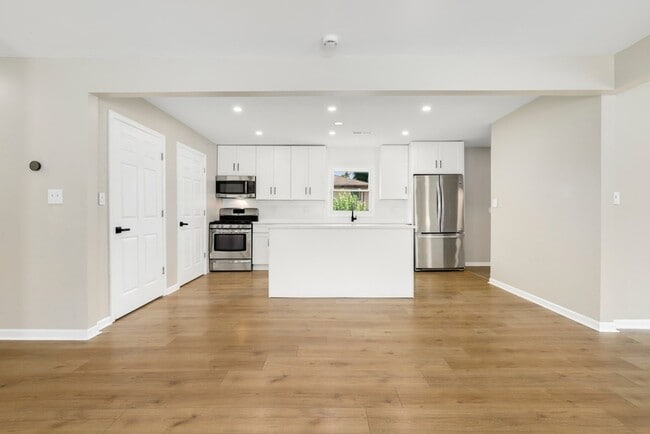 Photo - 19W719 W Holtz Ave