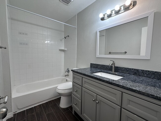907 Royal Oak Ct