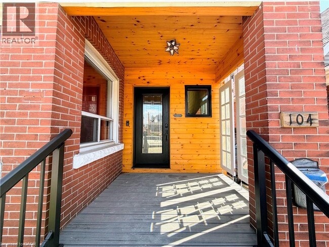 Photo - 104 Paling Ave