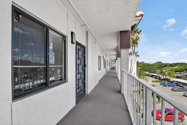 6193 Pointe Regal Cir Unidad 402