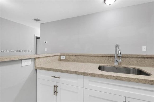 Photo - 2000 NW 27th St Unit 2000 NW 27th St # B