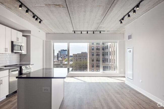 2BR, 2BA - 1,300SF - Living Room