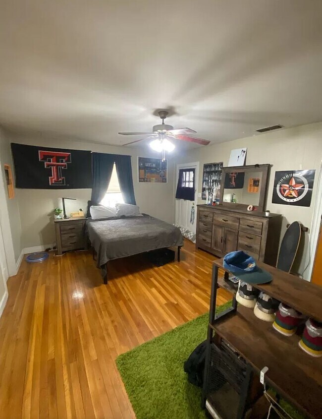 Photo - Pre Leasing Charming 3 Bedroom Home, Available 07/01/2026