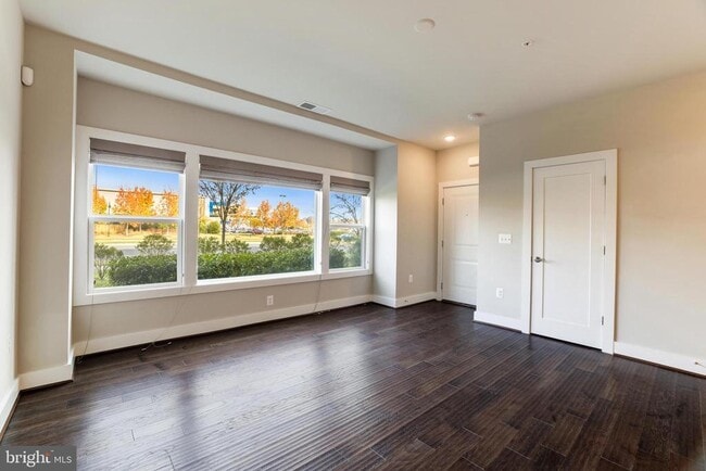 Photo - 44752 Tiverton Sq