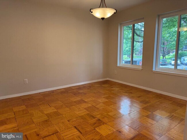 Building Photo - 5817 Edson Ln Unit 101