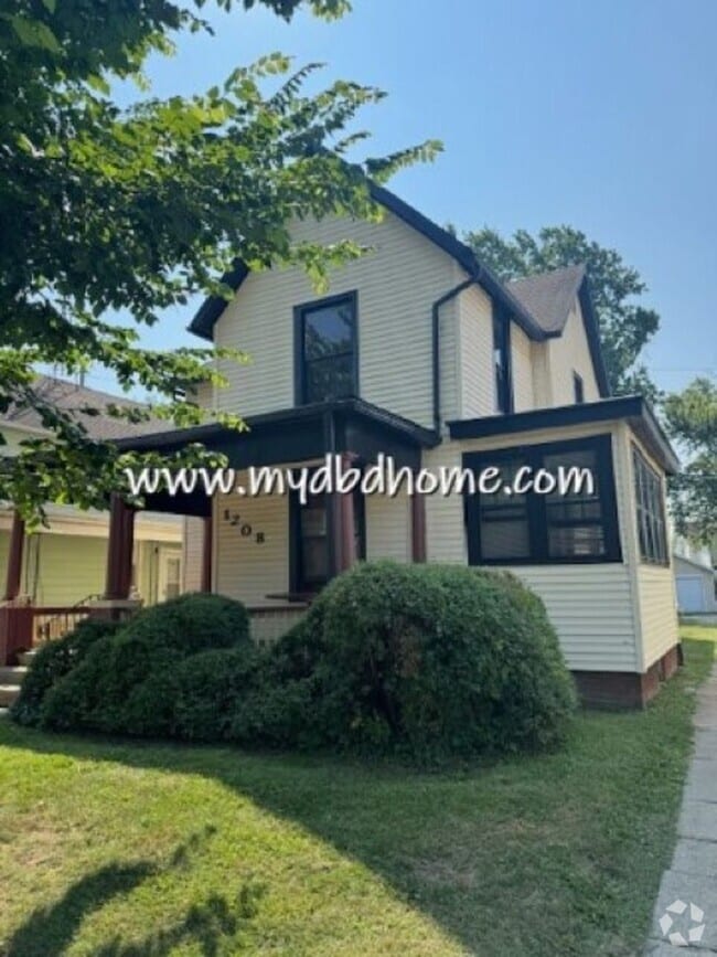 Building Photo - 1208 Columbia Ave Unit 1208 1/2 Columbia Ave Rental