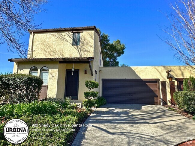 Building Photo - Spacious 3-Bedroom End Unit in Prime Santa... Rental