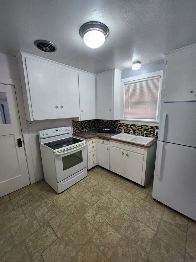 Photo - Charming 2 BR 1 Ba Single Family Residence Near Mall and Restaurants