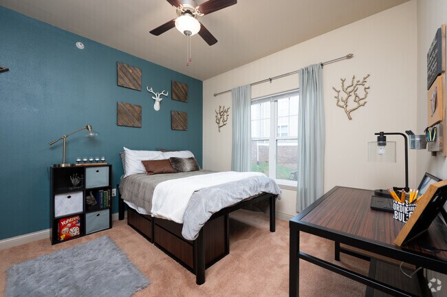 2BR, 2BA - 875SF - Primary Bedroom