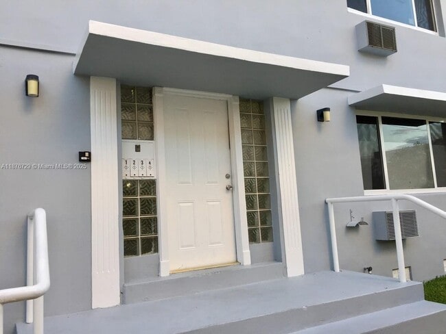 Building Photo - 1973 Marseille Dr Unit 2 Rental