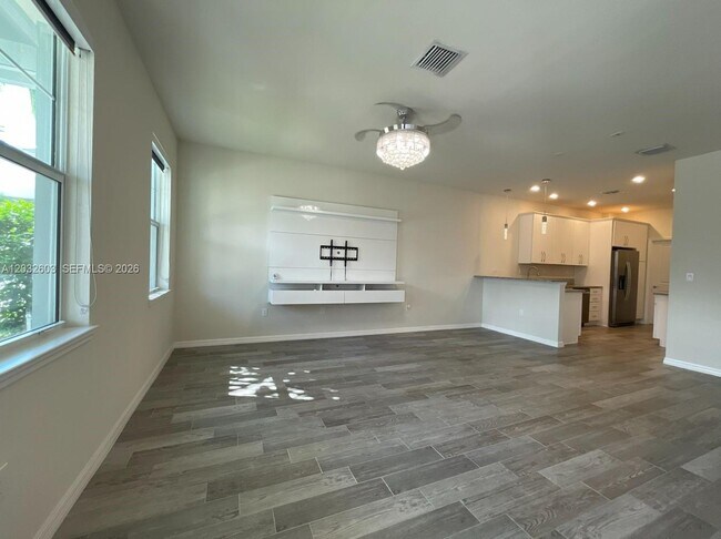 4920 Eucalyptus Dr