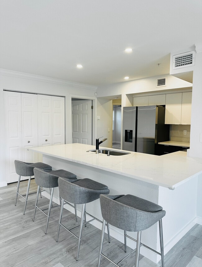 Building Photo - 2400 Feather Sound Dr Unit 517 Rental