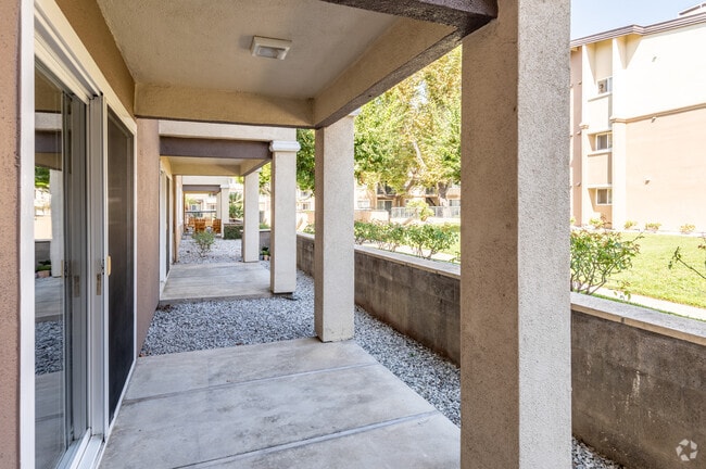 Studio, 1BA - 450SF