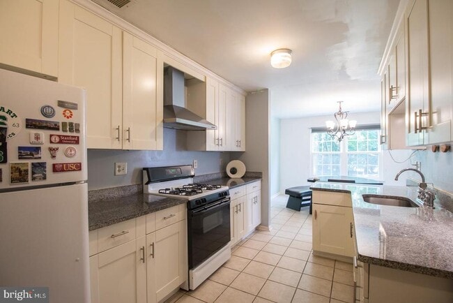 Photo - 15 Andover Cir