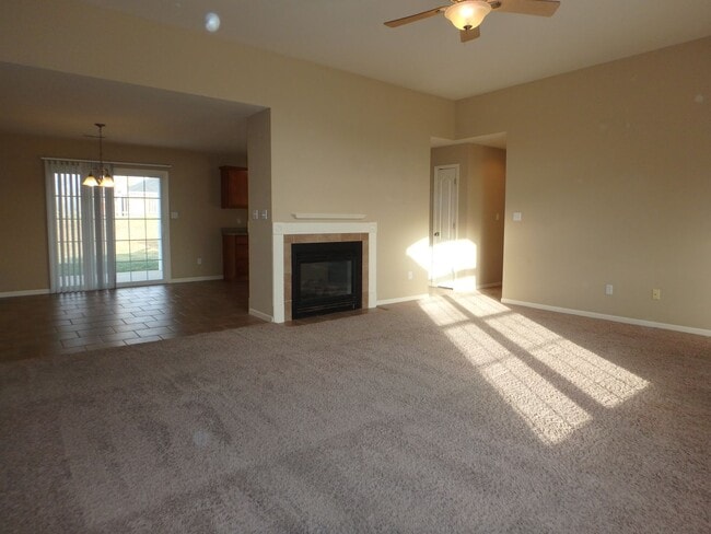 Photo - Nice 3 Bed 2 Bath House In Hunters Gate!