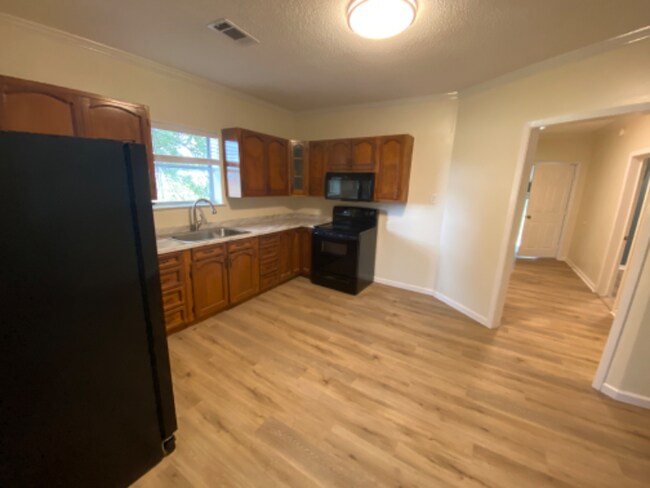 Photo - 103 Short St