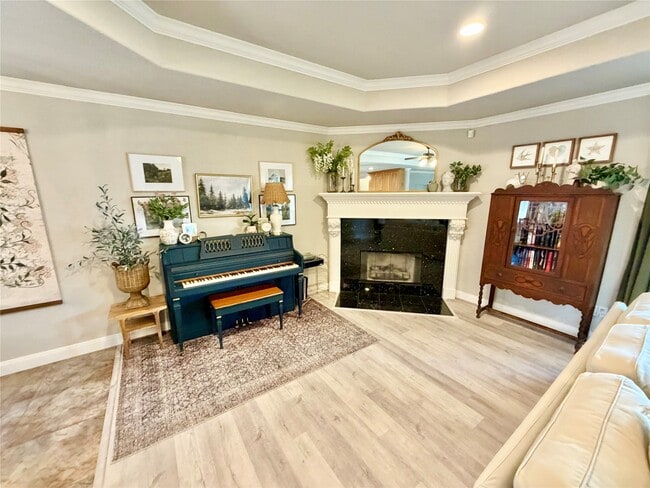 Photo - 301 Friends Knoll Ln