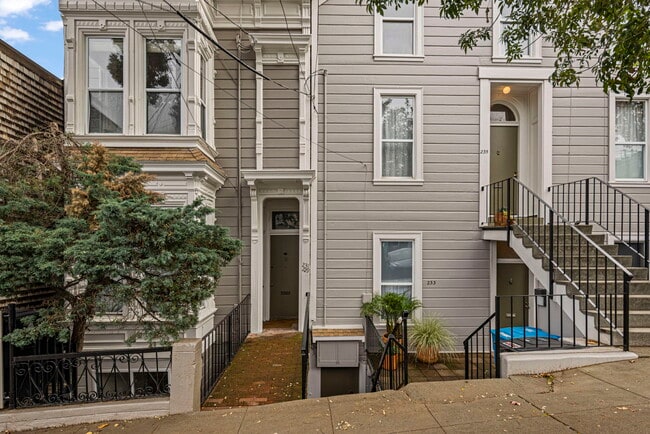 Building Photo - 229 Mississippi St