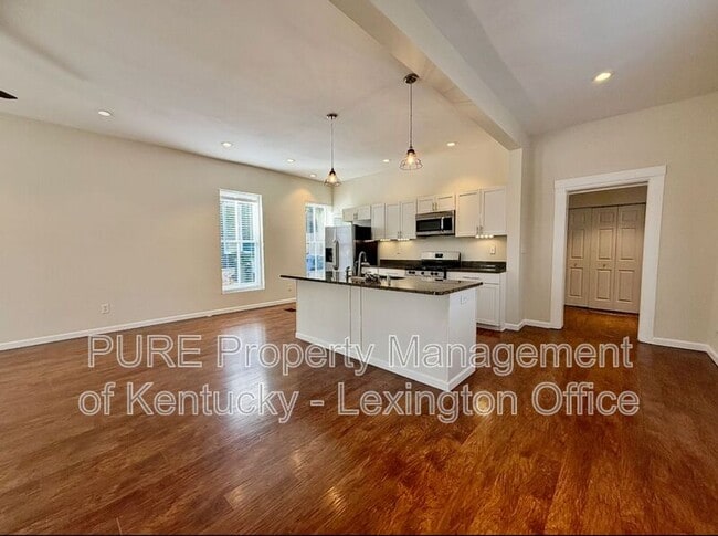 Photo - 611 N Broadway