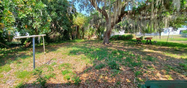 Photo - 2590 Seneca Ave