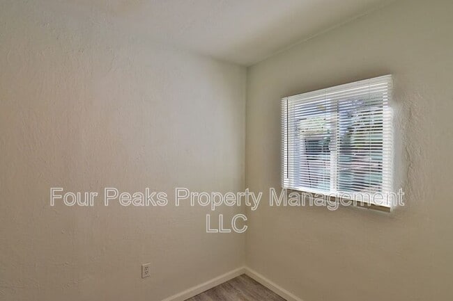 Photo - 102 E Hatcher Rd