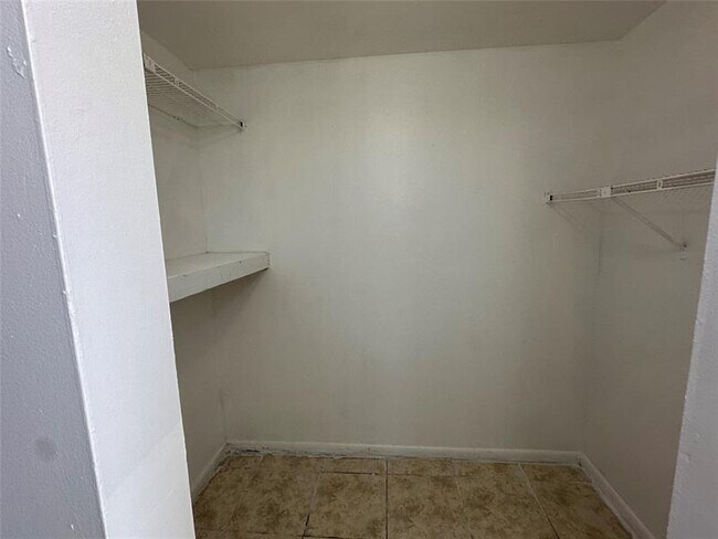 Photo - 3710 NW 21st St Unit 208