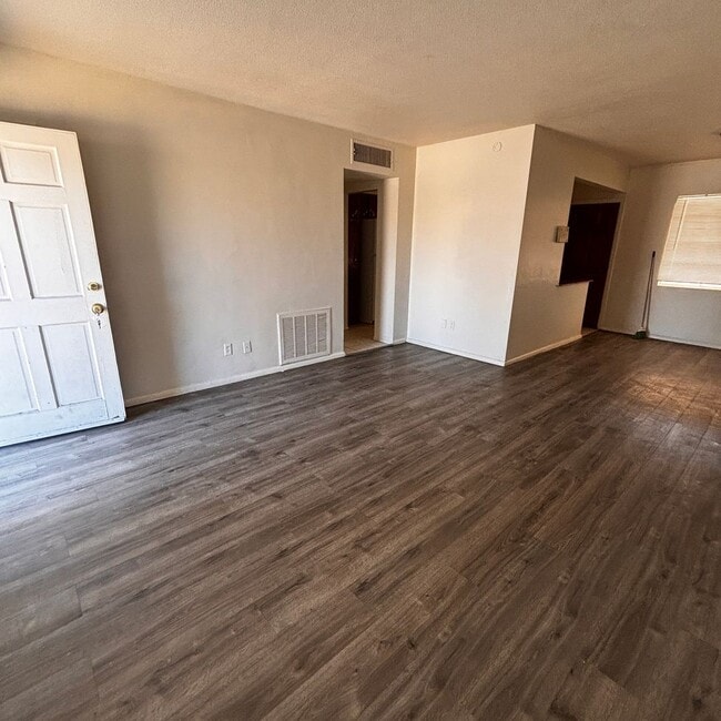 Photo - 4 Bedroom rental home in Tempe! Move in 10/1!
