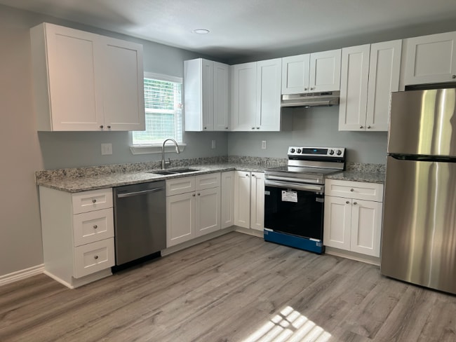 Photo - 413 Godfrey St