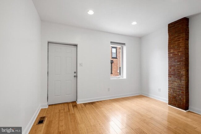 Photo - 2539 Webb St