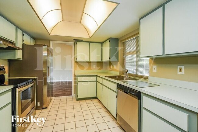 Photo - 302 Edward Ave