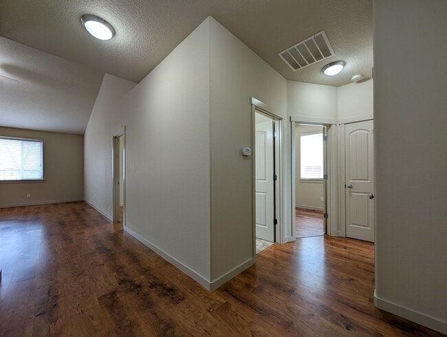 Photo - Great 3bed/2 bath home with solid surface flooring!