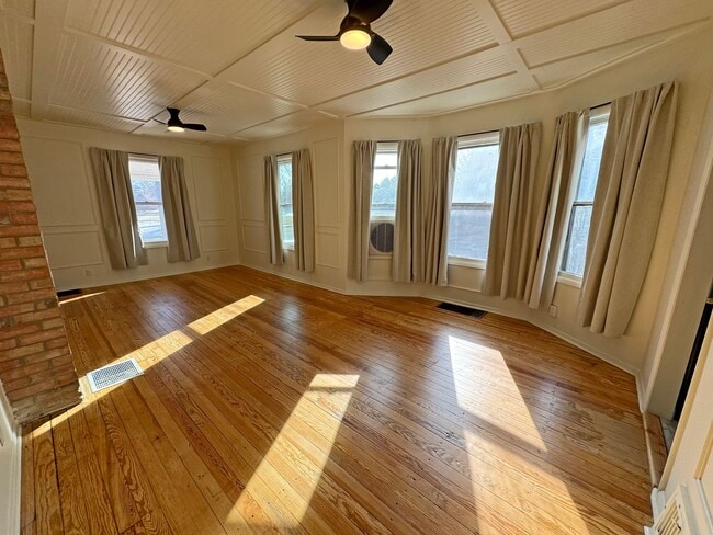 Photo - Charming 2-Bedroom Home with Modern Comforts and Prime Location