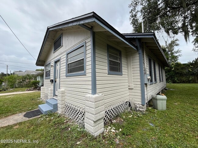Photo - 2031 Danson St