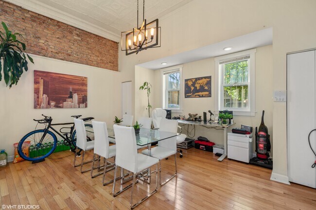 Photo - 2048 W Evergreen Ave Unit 1