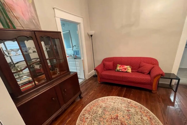 Photo - 506 W 48th St