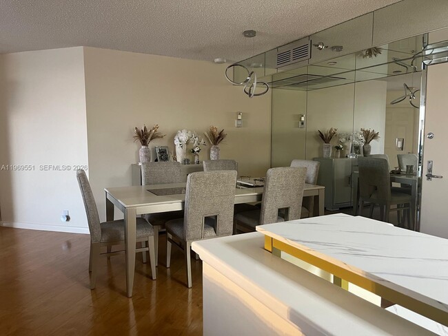 Photo - 3530 Mystic Pointe Dr Unidad 2504