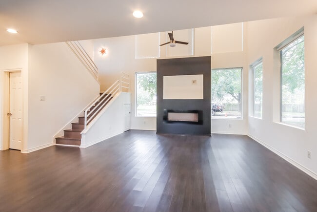 10518 Moorcreek Dr