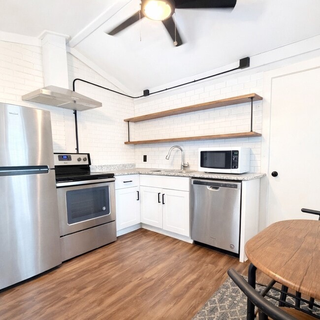 Building Photo - 4630 Woodside St Unit 3