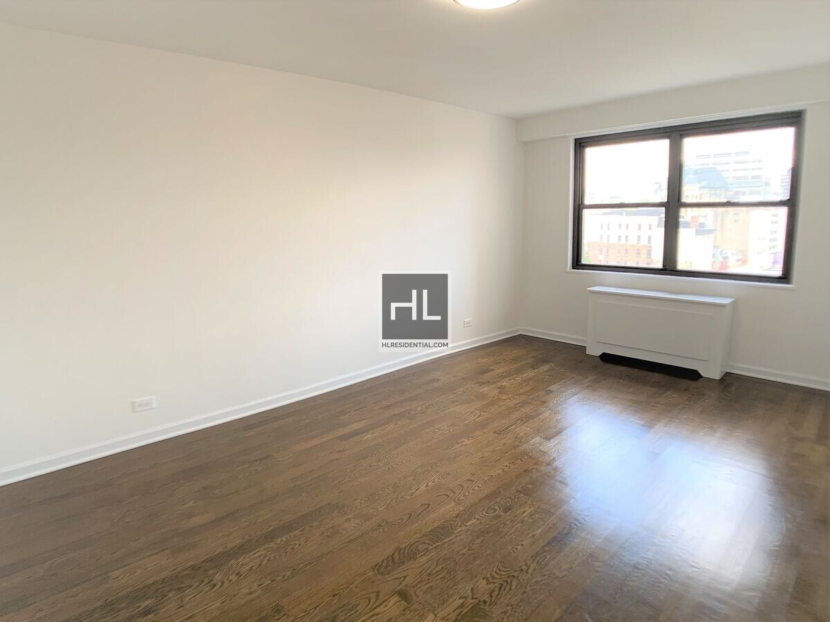 Photo - E 16 ST Unit 18J