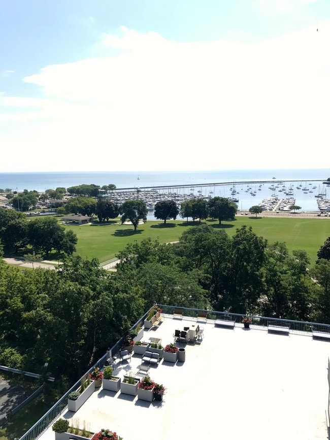 Lake is steps away - 1660 N Prospect Ave Apartment Unit 7