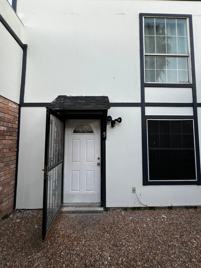 Photo - 309 McFadden Dr Unidad A