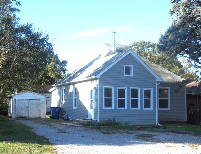 Building Photo - Two Bedroom Home with 3 Baths and W/D Hook...