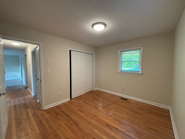 Photo - 1070 Rulnick St