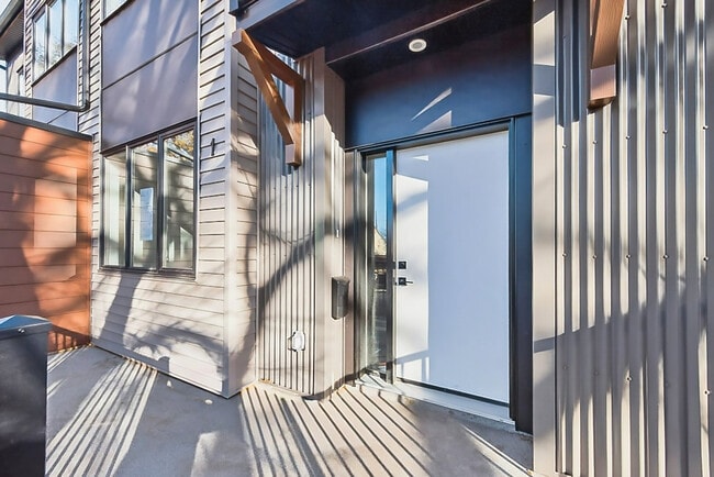 Photo - 10335-10135 135 St NW Unit Lower 2B